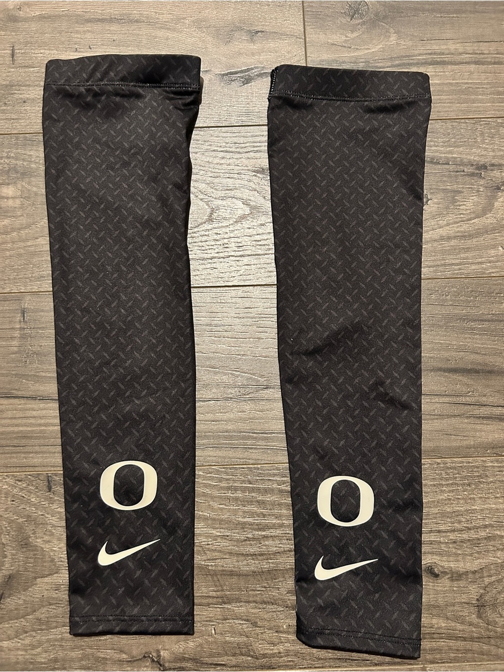 Men's Nike Oregon Ducks Diamond Plate Football Sleeves NEW